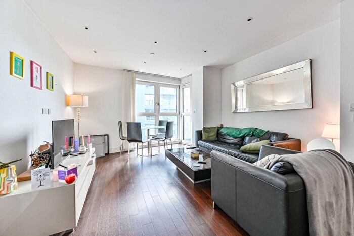 2 Bedroom Flat For Sale In Queensland Terrace, Holloway, London, N7