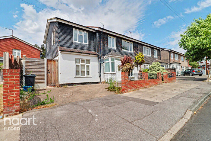 4 Bedroom Terraced House To Rent In Huntsman Road, Ilford, IG6