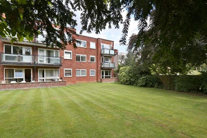 2 Bedroom Flat To Rent In Nigel Court, Seymour Road, N3