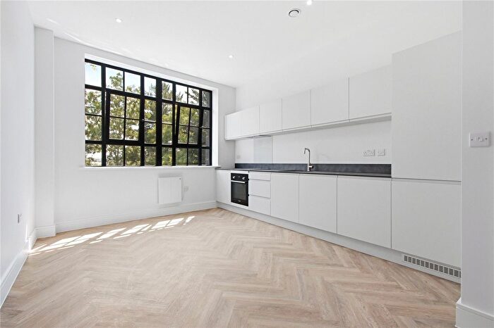 1 Bedroom Flat To Rent In Brunswick Park Road, London, N11