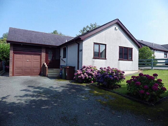 2 Bedroom Bungalow To Rent In Tregaean, Penrhosgarnedd, Bangor, LL57