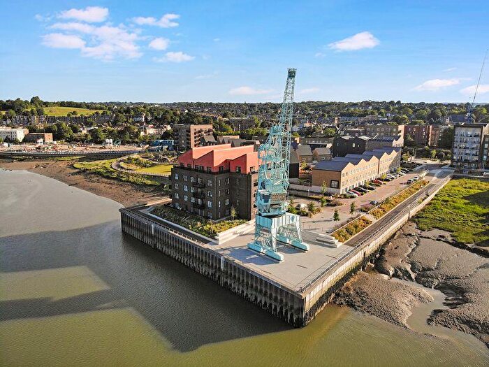 2 Bedroom Flat To Rent In Headland House, Rochester, ME1