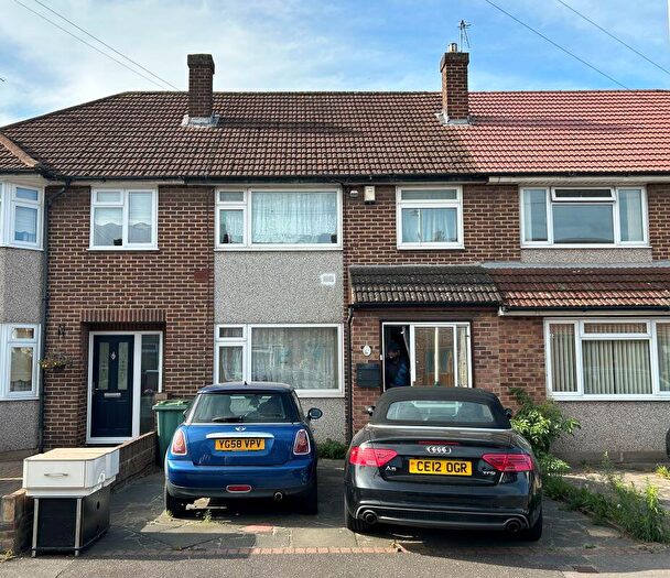 3 Bedroom Terraced House For Sale In Cherry Walk, Rainham, Essex, RM13