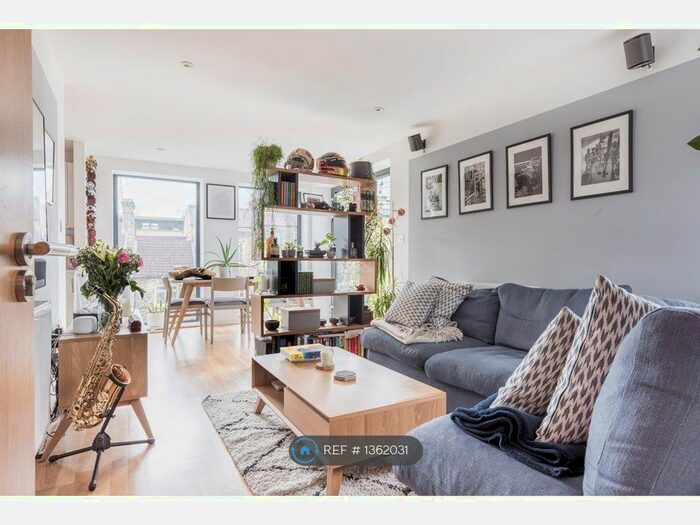 2 Bedroom Flat To Rent In Hayes Mews, London, SE8