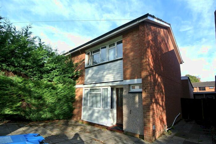 5 Bedroom Semi-Detached House To Rent In Hazel Close, Englefield Green, Egham, TW20