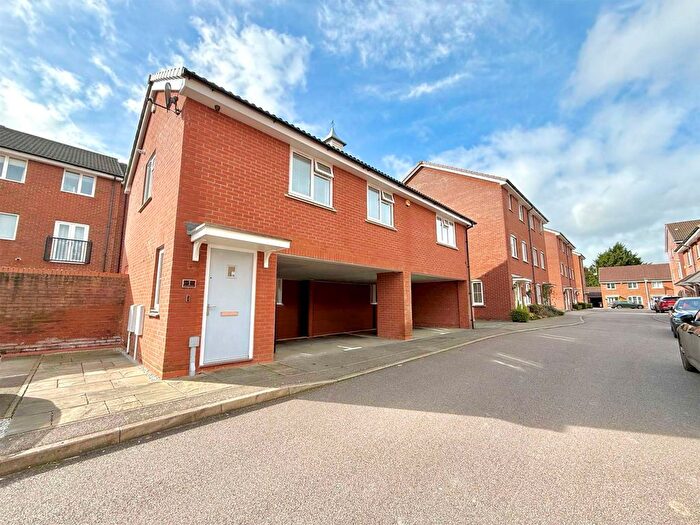 2 Bedroom Property For Sale In Renner Croft, Dunstable, LU6