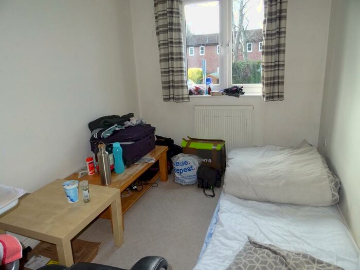 2 Bedroom Flat To Rent In Balcombe Road, Haywards Heath, RH16