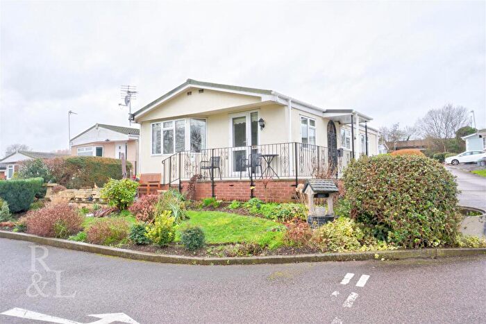 2 Bedroom Park Home For Sale In Stationfields, Tamworth, B79