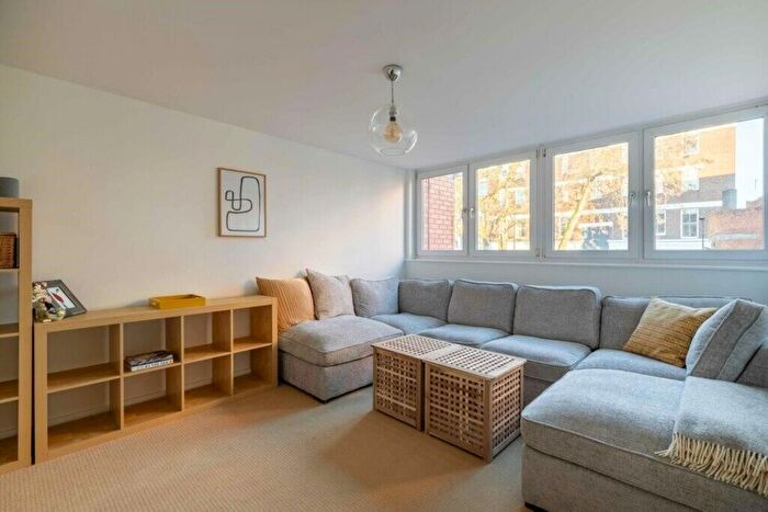 3 Bedroom Town House To Rent In Adam Walk, Crabtree Lane, London, SW6