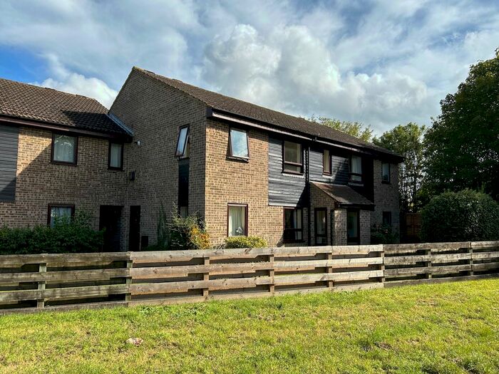 2 Bedroom Flat To Rent In Harewood Road, Merrow, Guildford, GU4