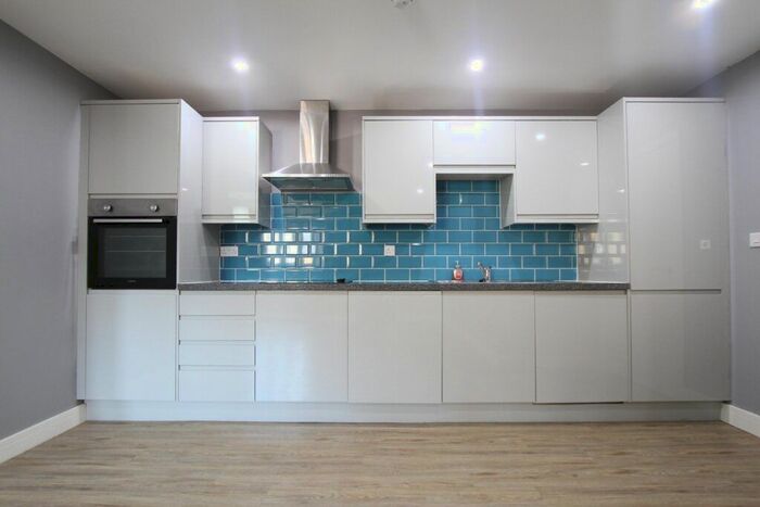 2 Bedroom Flat To Rent In Parsons Street, Banbury, Oxon, OX16