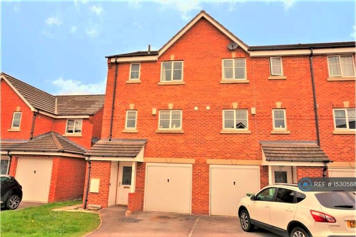 4 Bedroom Terraced House To Rent In Marchant Way, Morley, Leeds, LS27