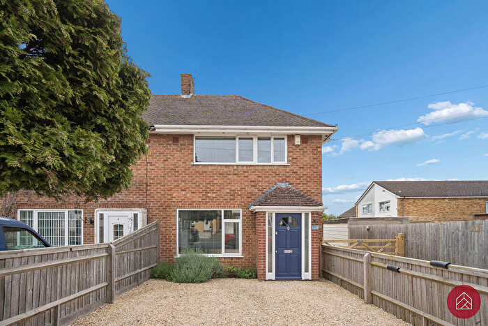 3 Bedroom Semi-Detached House For Sale In Sheldon Way, Oxford, OX4