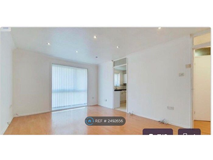 2 Bedroom Flat To Rent In Poplar Grove, London, N11