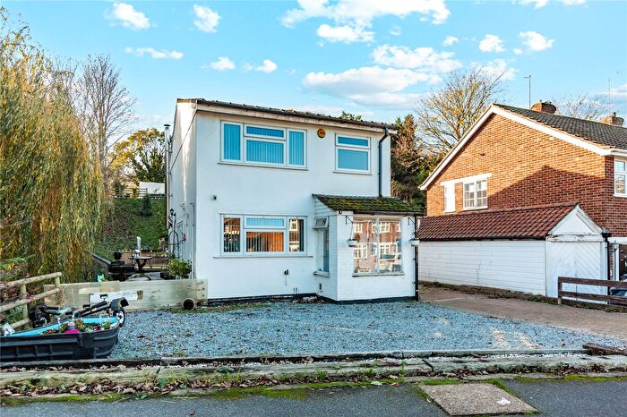 3 Bedroom Detached House For Sale In Berkeley Drive, Hornchurch, RM11