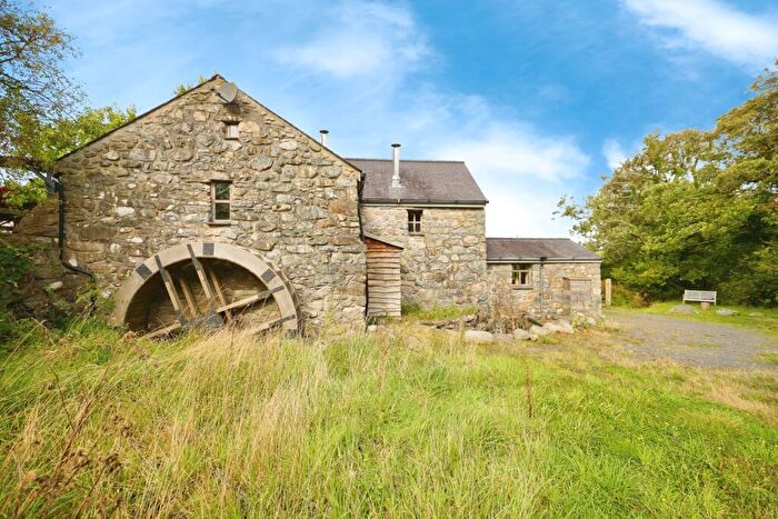 2 Bedroom Detached House For Sale In Clynnogfawr, Caernarfon, Gwynedd, LL54