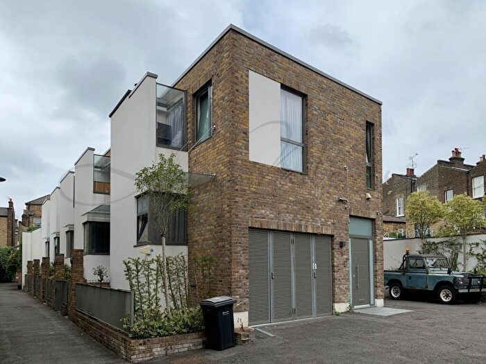 4 Bedroom Mews To Rent In Highgate Road, Kentish Town, NW5