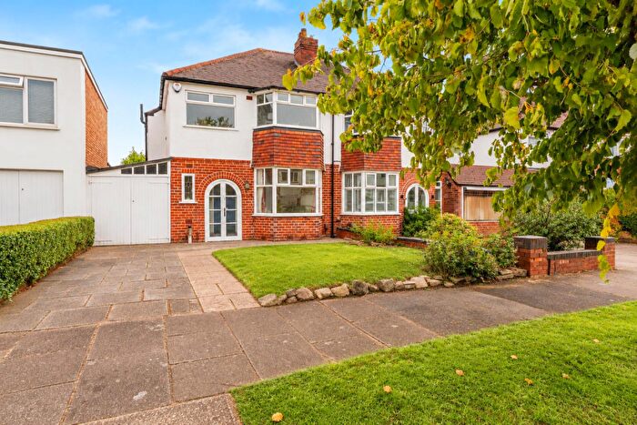 3 Bedroom Semi-Detached House For Sale In Sherwood Road, Birmingham, B28