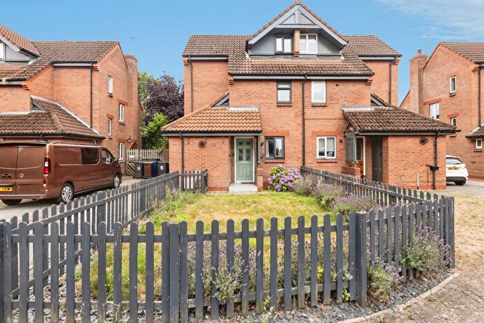 4 Bedroom Semi-Detached House For Sale In Brackenhill Close, Brayton, Selby, YO8