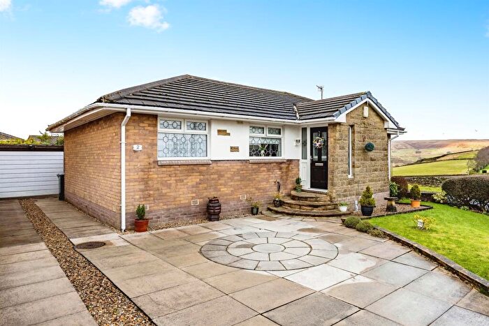 2 Bedroom Detached Bungalow For Sale In Field Head Way, Halifax, HX2