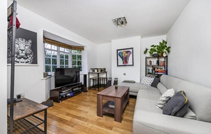 1 Bedroom Apartment To Rent In Neale Close, East Finchley, London, N2