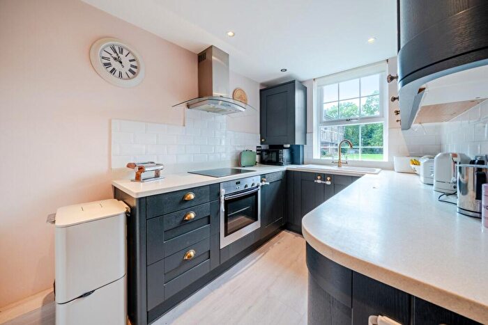 2 Bedroom Flat To Rent In Merryfield, London, SE3