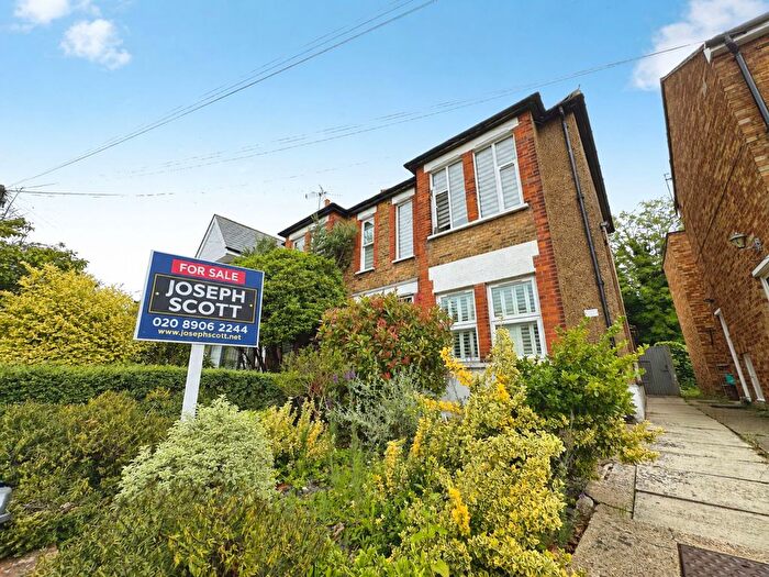 1 Bedroom Maisonette For Sale In Birkbeck Road, London, NW7