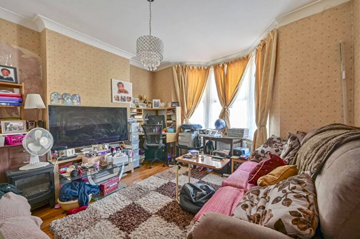3 Bedroom End Terrace House For Sale In Victory Road, South Wimbledon, London, SW19