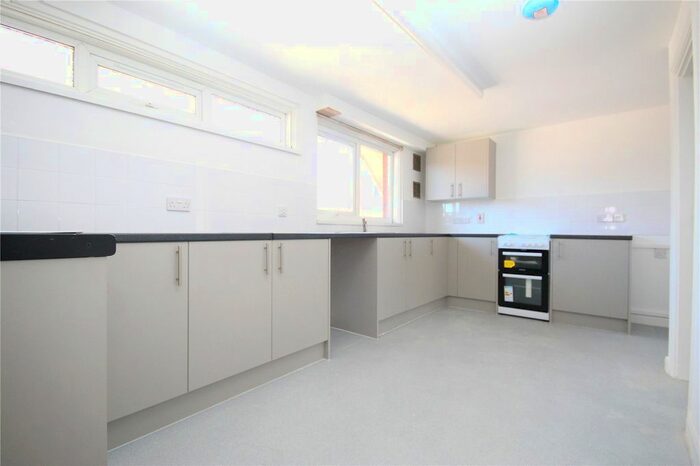 3 Bedroom Flat To Rent In High Road, Loughton, IG10