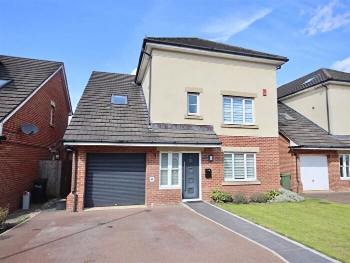 6 Bedroom Detached House For Sale In Wren Court, Calne, SN11