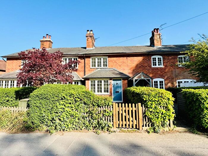 2 Bedroom Cottage For Sale In Causeway Cottages, Hartley Wintney, RG27