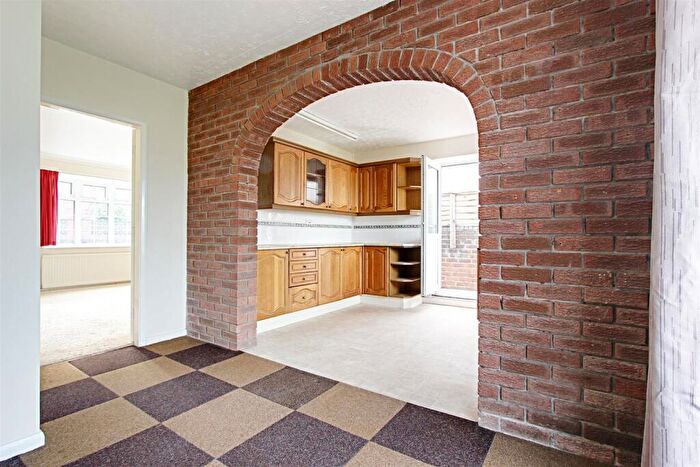 2 Bedroom Detached Bungalow For Sale In Ringwood Road, Brimington, Chesterfield, Derbyshire, S43