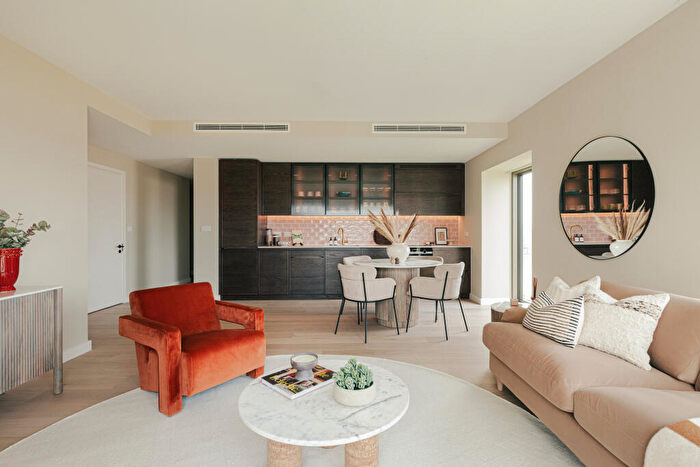 3 Bedroom Apartment For Sale In Starboard Way, London, E16