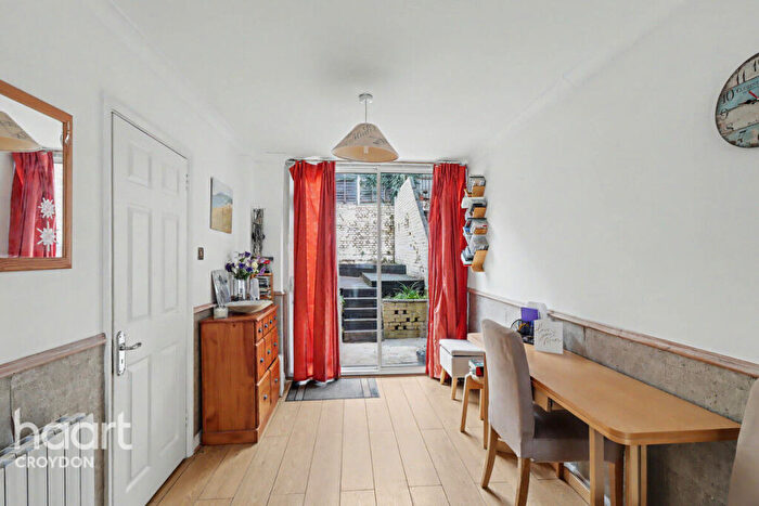 2 Bedroom End Of Terrace House For Sale In Lawdons Gardens, Croydon, CR0