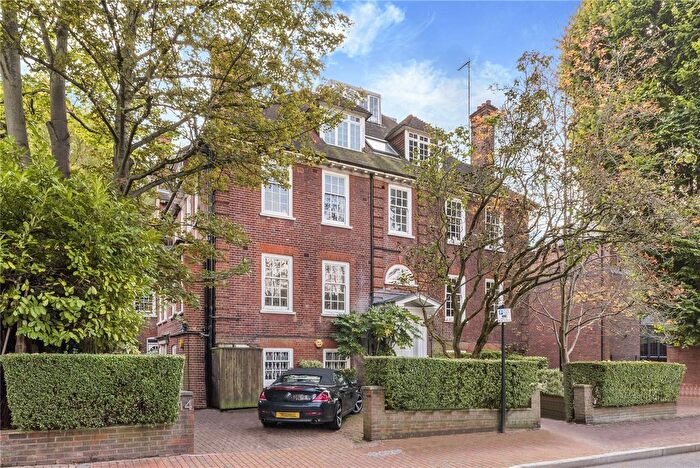 3 Bedroom Flat For Sale In Redington Gardens, Hampstead, NW3