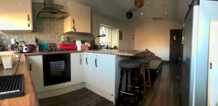 4 Bedroom Duplex To Rent In Mackintosh Place, Roath, CF24