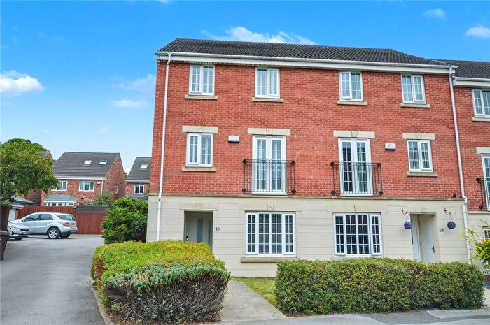 4 Bedroom Town House For Sale In Blenkinsop Way, Leeds, West Yorkshire, LS10