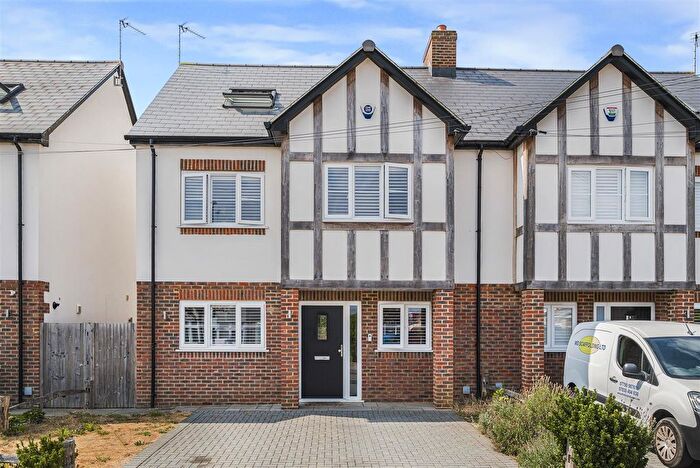4 Bedroom Semi Detached House For Sale In Annandale Road, Sidcup, DA15
