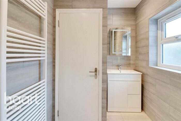4 Bedroom Terraced House To Rent In Hazelwood Road, Walthamstow, E17