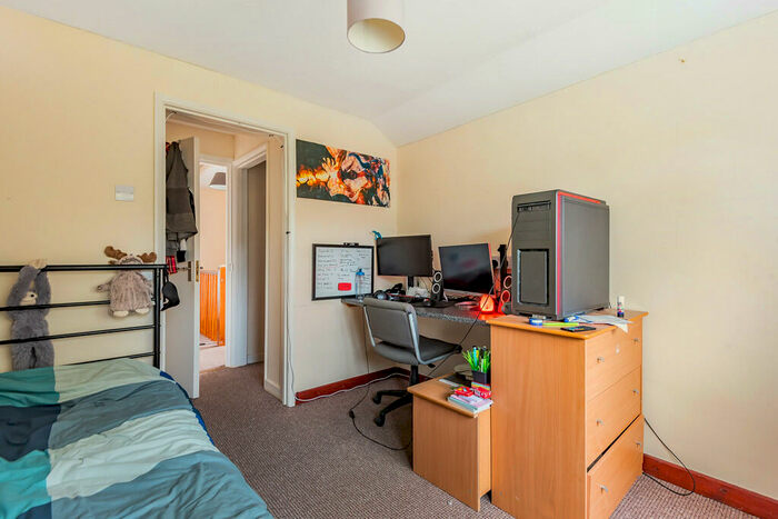4 Bedroom Semi-Detached House To Rent In Cabell Road, Guildford, GU2