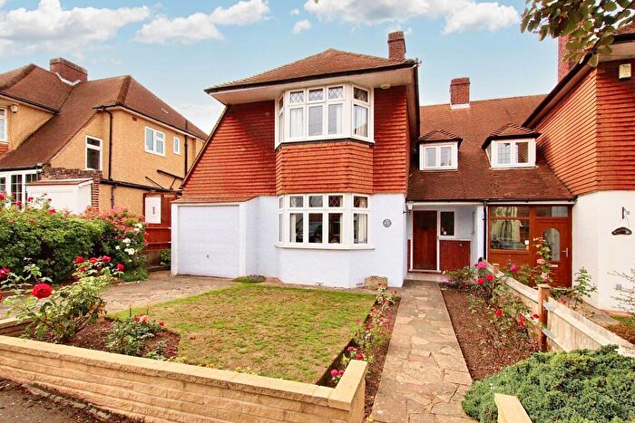3 Bedroom Semi-Detached House For Sale In The Grange, Shirley, CR0