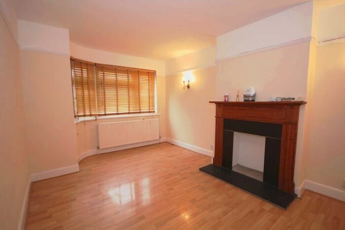 2 Bedroom Maisonette To Rent In Meadowview Road, Catford, SE6