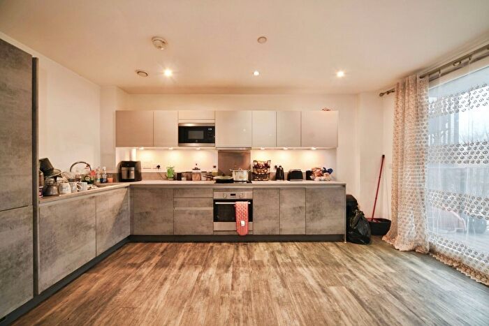 2 Bedroom Flat For Sale In Alma Road, Enfield, EN3