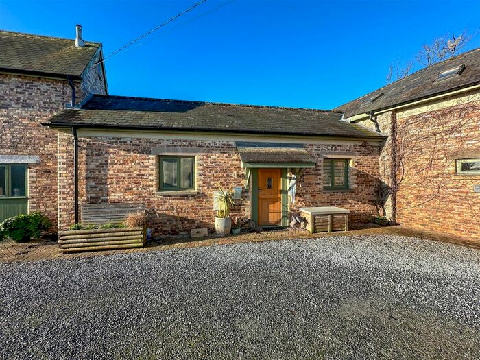 2 Bedroom Barn Conversion For Sale In Kingsteignton, Newton Abbot, TQ12
