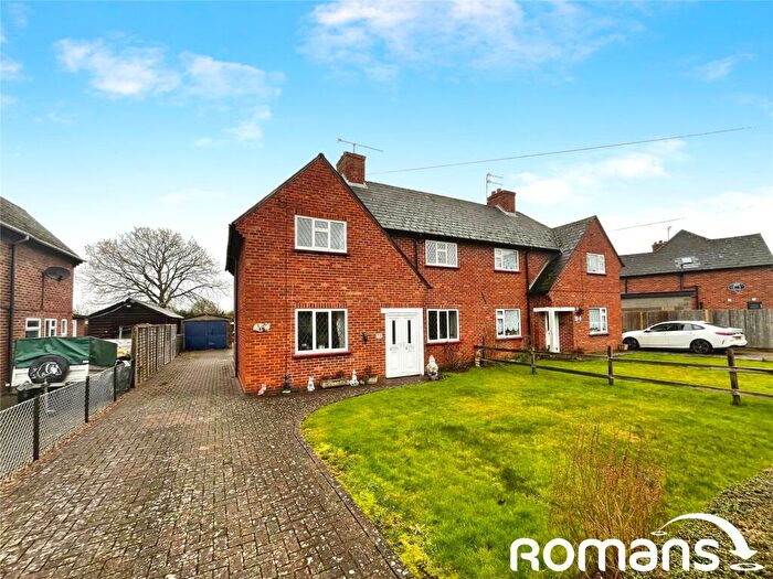 3 Bedroom Semi-Detached House For Sale In Downfield Road, Waltham St. Lawrence, Reading, RG10