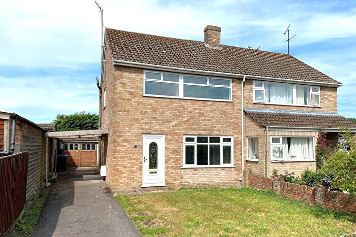 3 Bedroom Semi-Detached House For Sale In Barrow Close, Marlborough, SN8