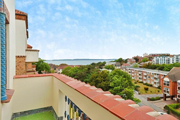 3 Bedroom Flat For Sale In Sea Road, Boscombe, Bournemouth, BH5