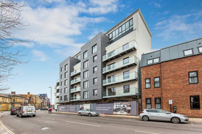 1 Bedroom Flat To Rent In Royal Crescent Road, Ocean Village, Southampton, SO14