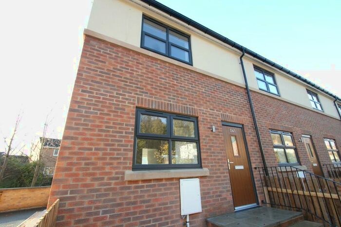 2 Bedroom End Of Terrace House To Rent In Pudsey Road, Leeds, West Yorkshire, Uk, LS13