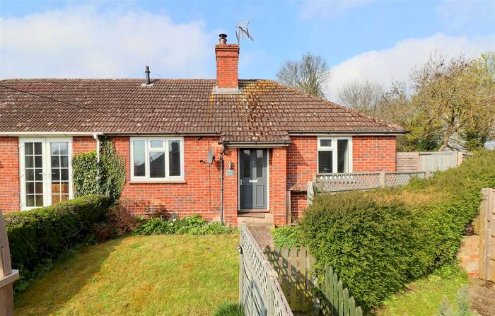 3 Bedroom Bungalow For Sale In Buffins Road, Odiham, Hook, RG29